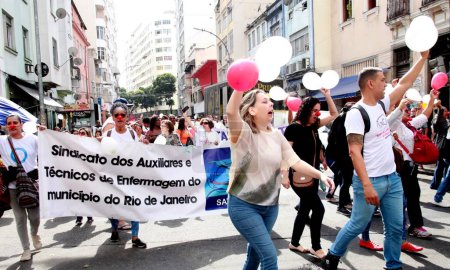 Photo for Rio de Janeiro (RJ), Brazil - 07/10/2023 - MANIFESTACAO/SAUDE/SALARY/RJ - Nurses in the health area hold a demonstration in the central region of Rio de Janeiro, demanding better wages, payment of the minimum wage and adequate working conditions - Royalty Free Image