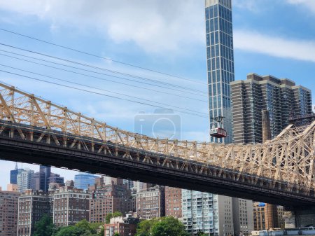 Photo for Summer Saturday on Roosevelt Island in New York . July 15, 2023. Roosevelt Island, New York, USA: With high temperatures and heavy traffic on Roosevelt Island, New York, NY, on the banks of the Est River, the population and tourists - Royalty Free Image