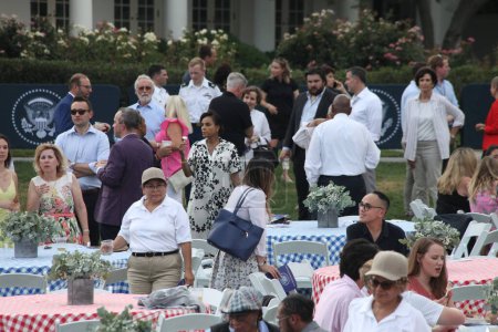 Foto de Joe y Jill Biden organizan un picnic en el Congreso en la Casa Blanca. 19 de julio de 2023, Washington DC, Maryland, Estados Unidos: El Presidente de Estados Unidos y la Primera Dama organizan el picnic del Congreso de la Casa Blanca en el South Lawn - Imagen libre de derechos