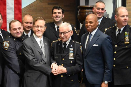 Photo for President of Israel, Isaac Herzog and Eric Adams visit NYPD's Joint Operations Center ((JOC) in New York. July 20, 2023, New York, USA : The President of Israel, Isaac "Bougie" Herzog and Mayor of New York City, Eric Adams - Royalty Free Image