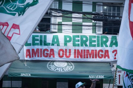 Photo for Palmeiras fans protest during Brazilian Soccer Championship. July 22, 2023, Sao Paulo, Brazil: Protest by Palmeiras fans before the match against Fortaleza, valid for round 16 of the 2023 Brazilian Soccer Championship, held at Allianz Parque - Royalty Free Image