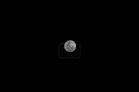 Téléchargez les photos : Super Moon Vu à Sao Paulo. 01 août 2023, Sao Paulo, Brésil : Super Lune à partir de la zone sud de Sao Paulo mardi soir (01). - en image libre de droit