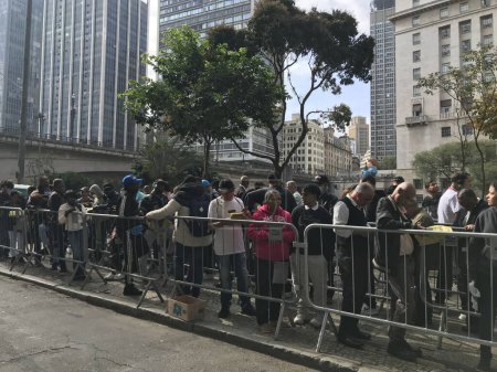 Photo for Long line of unemployed people to register in companies. August 01, 2023, Sao Paulo, Brazil: Queue of unemployed people to register in companies in Sao Paulo promoted by Entity in Anhangabau Valley - Royalty Free Image