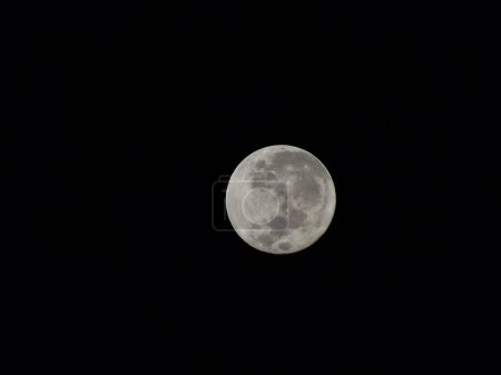Téléchargez les photos : Super Moon Vu à Rio de Janeiro. 01 août 2023, New York, USA : Super Moon à partir de Rocha Miranda quartier à Rio de Janeiro à l'aube mercredi (02). - en image libre de droit