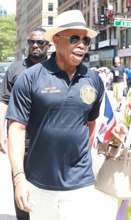 Téléchargez les photos : Le 41e défilé dominicain 2023 à New York. 13 août 2023, New York, États-Unis : Le défilé du Jour des Dominicains 2023 se déroule sur la Sixième Avenue de la 37ème à la 52ème Rue en présence du maire de New York Eric Adams et pour la première fois - en image libre de droit