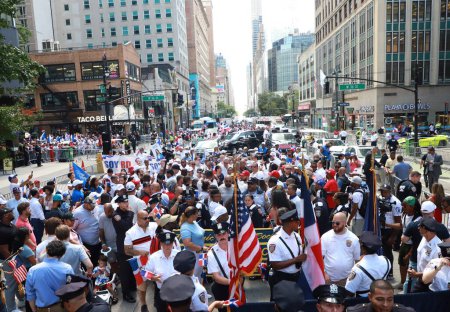 Téléchargez les photos : Le 41e défilé dominicain 2023 à New York. 13 août 2023, New York, États-Unis : Le défilé du Jour des Dominicains 2023 se déroule sur la Sixième Avenue de la 37ème à la 52ème Rue en présence du maire de New York Eric Adams et pour la première fois - en image libre de droit