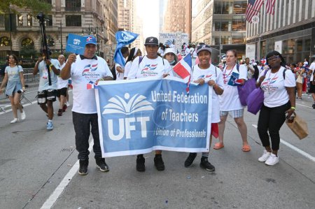 Téléchargez les photos : Le 41e défilé dominicain annuel, 13 août 2023, New York, États-Unis : Le défilé national dominicain à New York est un défilé organisé par des personnes d'origine dominicaine dans la ville. - en image libre de droit