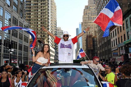 Téléchargez les photos : 41e défilé dominicain annuel, 13 août 2023, New York, États-Unis. Le défilé de la fête nationale dominicaine à New York est un défilé organisé par des personnes d'origine dominicaine dans la ville. - en image libre de droit