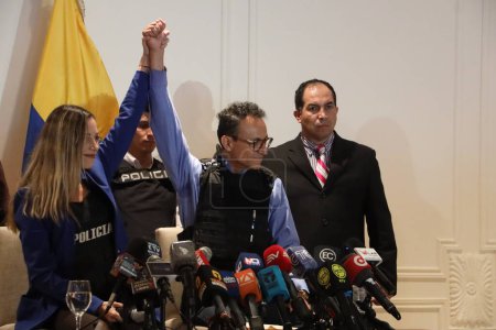 Téléchargez les photos : Conférence de presse avec Christian Zurita, candidat à la présidence équatorienne. 15 août 2023, Guayaquil Équateur : Le candidat à la présidence de l'Équateur, Christian Zurita, a déposé une plainte pour une prétendue affaire "négociée pour 30 millions USD" - en image libre de droit