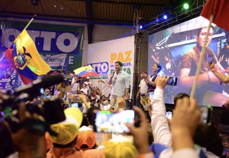 Téléchargez les photos : La campagne de clôture du candidat à la présidence équatorienne Otto Sonnenholzner. 17 août 2023, Guayaquil, Équateur : Le candidat à la présidence équatorienne, Otto Sonnenholzner, a tenu sa campagne de clôture - en image libre de droit
