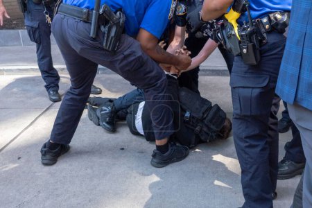Photo for Protesters Clash Over Migrant Crisis Outside Gracie Mansion. August 27, 2023, New York, New York, USA: A counter-protester is arrested during an anti-migrant rally and protest outside of Gracie Mansion on August 27, 2023 in New York City. - Royalty Free Image