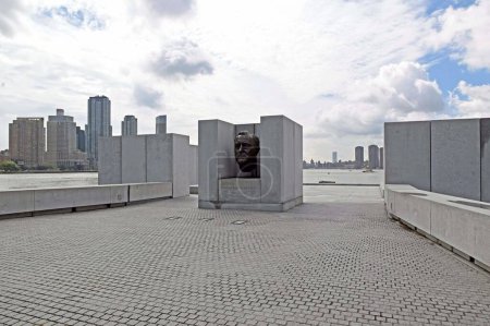 Téléchargez les photos : Le Roosevelt Hope Memorial sur Roosevelt dans le Queens. 30 août 2023, Queens, New New York, USA : Le parc des Quatre Libertés Franklin D. Roosevelt est un mémorial de quatre acres à Franklin D. Roosevelt qui célèbre les Quatre Libertés qu'il a articulées - en image libre de droit