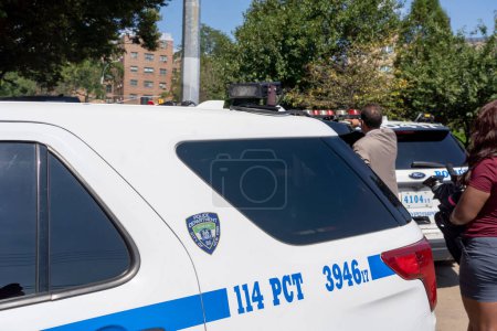 Foto de El alcalde Adams presenta una extensa estrategia para combatir los robos de autos en la ciudad de Nueva York. 6 de septiembre de 2023, Nueva York, Nueva York, Estados Unidos: Un lector de placas equipado con el vehículo del Departamento de Policía de la Ciudad de Nueva York (NYPD) de la comisaría 114 - Imagen libre de derechos