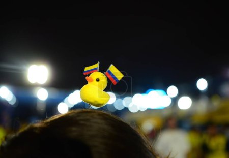 Téléchargez les photos : Equatoriens se réunissent pour regarder l'Argentine vs Equateur World Cup Qualifier. 07 septembre 2023, Guayaquil, Équateur : Des Équatoriens se rassemblent dans des bars et des lieux publics à Guayaquil, pour assister au match de football entre l'Argentine et l'Équateur - en image libre de droit