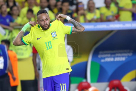 Téléchargez les photos : Belem (PA), 08 / 09 / 2023 Neymar Jr de l'équipe brésilienne marque et célèbre son deuxième but dans un match entre le Brésil et la Bolivie, dans le premier tour des qualifications de la Coupe du monde 2026 - en image libre de droit