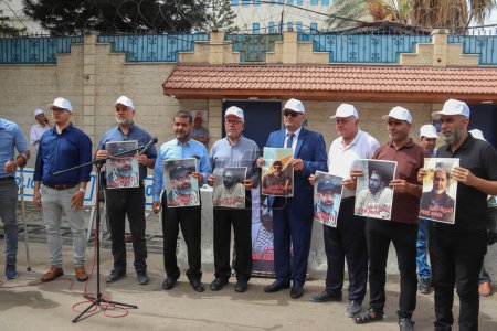 Téléchargez les photos : Manifestation contre la détention d'Amin Abou Rashed. 12 septembre 2023, Gaza, Palestine : Des Palestiniens handicapés participent à une manifestation contre le maintien en détention d'un militant Amin Abou Rashed - en image libre de droit