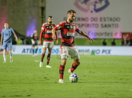 Photo for Cariacica (ES), Brazil - September 13, 2023: Everton Ribeiro in match between Flamengo against Athletico Paranaense, valid for the 23rd Round of the Brazilian Football Championship 2023, held at the Kleber Andrade Stadium - Royalty Free Image