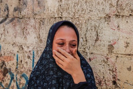 Foto de 14 de septiembre de 2023 - Gaza, Palestina: Los habitantes de Gaza están de luto por una gran pérdida cuando miles de personas se reunieron para despedirse de las víctimas de la explosión ocurrida en el área de Malka. - Imagen libre de derechos