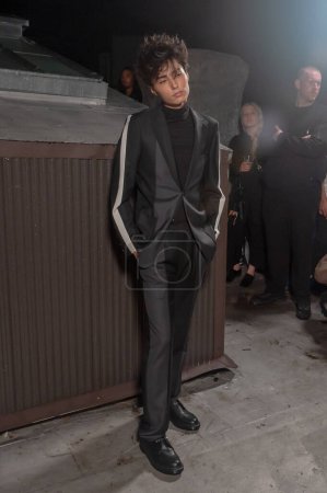 Foto de 11 de septiembre de 2023, Nueva York, Estados Unidos: Una modelo posa durante el desfile de moda Shao durante la Semana de la Moda de Nueva York. Shao, pasarela. - Imagen libre de derechos