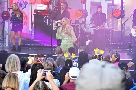 Téléchargez les photos : 14 septembre 2023, New York, USA : Carrie Underwood au TODAY SHOW. Carrie Underwood, interprète de musique country américaine, qui a prononcé sa victoire au concours de chant à la télévision American Idol. - en image libre de droit