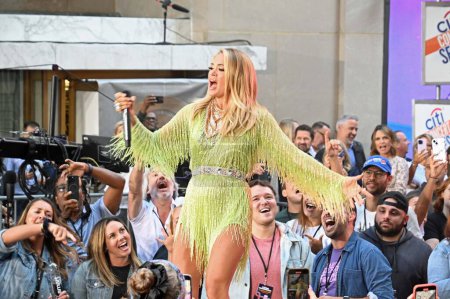 Téléchargez les photos : 14 septembre 2023, New York, USA : Carrie Underwood au TODAY SHOW. Carrie Underwood, interprète de musique country américaine, qui a prononcé sa victoire au concours de chant à la télévision American Idol. - en image libre de droit