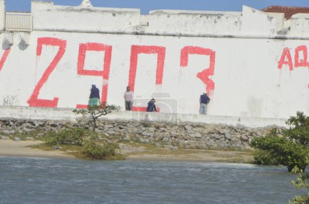 Téléchargez les photos : Natal (RN), 15 septembre 2023 - Structure historique prison de la fin du 26e siècle aube avec graffiti - en image libre de droit