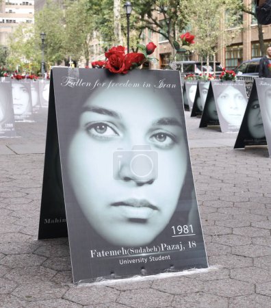 Téléchargez les photos : Rassemblement de New York pour l'Iran libre. 15 septembre 2023, New York, États-Unis : Des Iraniens se sont rassemblés au Protest Village devant le siège de l'ONU, pour participer au Rassemblement de New York pour l'Iran libre - en image libre de droit