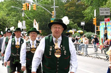 Téléchargez les photos : 16 septembre 2023 - New York, USA : Le Steuben Day Parade germano-américain devient l'un des plus grands défilés et festivals de la Cinquième Avenue à New York. - en image libre de droit