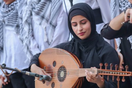 Téléchargez les photos : (NOUVEAU) Les Palestiniens participent à une célébration musicale. 17 septembre 2023, Gaza, Palestine : Des Palestiniens participent à une célébration musicale à laquelle une équipe de choeurs participe au projet de leadership des jeunes mis en œuvre par Save the Future You - en image libre de droit