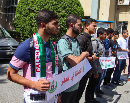 Téléchargez les photos : Les Palestiniens participent à un stand de solidarité. 18 septembre 2023, Gaza, Palestine : Des Palestiniens participent à un stand de solidarité avec le Conseil étudiant de l'Université islamique pour soutenir la mosquée Al-Aqsa - en image libre de droit