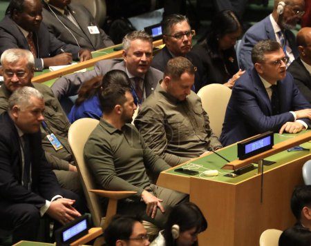 Téléchargez les photos : Ukraine Président Volodymyr Zelenskyy à l'ONU 78e Assemblée générale à New York. 19 septembre 2023, New York, États-Unis : Le président ukrainien, Volodymyr Zelenskyy, prend la parole à la 78e session de l'Assemblée générale des Nations Unies à New York. - en image libre de droit