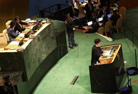 Téléchargez les photos : Le président iranien Ebrahim Raisi prend la parole à la 78e Assemblée générale des Nations Unies à New York. 19 septembre 2023, New York, États-Unis : Le Président de l'Iran, Ebrahim Raisi, prend la parole à la 78e session de l'Assemblée générale des Nations Unies à New York. - en image libre de droit