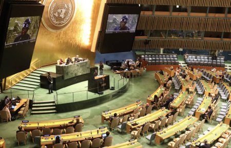 Foto de El presidente de Nigeria, Bola Ahmed Tinubu, habla en la 78ª Asamblea General de la ONU en Nueva York. 19 de septiembre de 2023, Nueva York, Estados Unidos: El Presidente de Nigeria, Bola Ahmed Tinubu, habla en la 78ª sesión de la Asamblea General de las Naciones Unidas en Nueva York. - Imagen libre de derechos