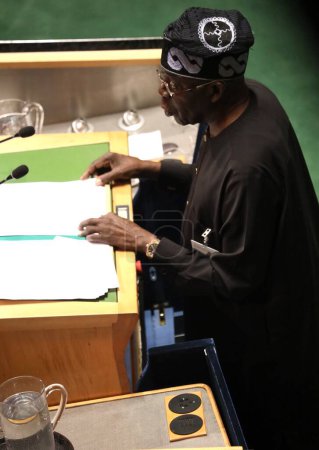 Téléchargez les photos : Le président du Nigéria, Bola Ahmed Tinubu, prend la parole à la 78e Assemblée générale des Nations Unies à New York. 19 septembre 2023, New York, USA : Le Président du Nigeria, Bola Ahmed Tinubu, prend la parole à la 78ème session de l'Assemblée générale des Nations Unies à New York. - en image libre de droit