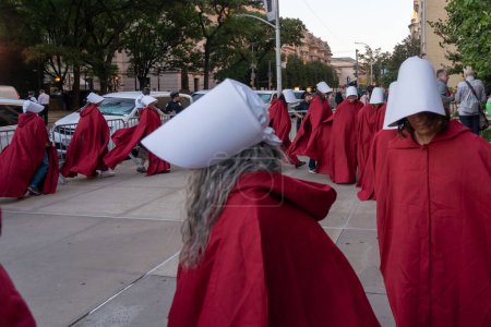 Photo for Israeli Expats and US Jews Protest During Prime Minister Netanyahu's U.N. Visit. September 19, 2023, New York, New York, USA: Israeli Expats and US Jews inspired by The Handmaid's Tale wearing red dresses take part in a rally - Royalty Free Image
