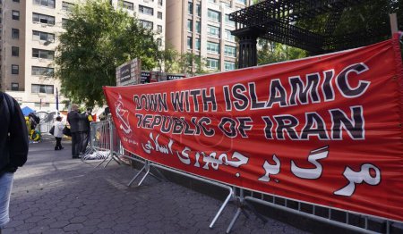 Téléchargez les photos : Rassemblement de New York pour l'Iran libre. 19 septembre 2023, New York, États-Unis : Des Iraniens se rassemblent au Protest Village devant le siège de l'ONU, pour participer au Rassemblement de New York pour un Iran libre - en image libre de droit