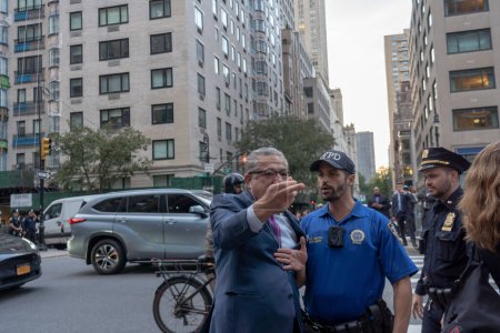 Photo for Israeli Expats and US Jews Protest During Prime Minister Netanyahu's U.N. Visit. September 21, 2023, New York, New York, USA: NYPD police officers separate a pro-Netanyahu protester that clashes with protesters in opposition of the judicial - Royalty Free Image