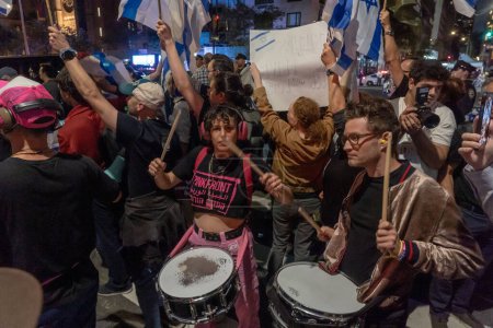Photo for Israeli Expats and US Jews Protest During Prime Minister Netanyahu's U.N. Visit. September 21, 2023, New York, New York, USA: Drummers from the Pink Front take part at an opposition of the judicial overhaul protest across from Prime Minister - Royalty Free Image