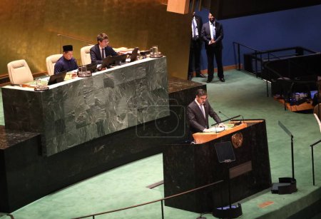 Téléchargez les photos : Anwaar-ul-Haq Kakar Premier ministre du Pakistan, prend la parole à la 78e Assemblée générale des Nations Unies à New York. 22 septembre 2023, New York, États-Unis : Anwaar-ul-Haq Kakar, Premier ministre du Pakistan, prend la parole à la 78e session de l'Assemblée générale des Nations Unies à New York. - en image libre de droit