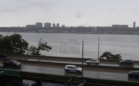 Foto de 29 de septiembre de 2023 - Nueva York, Estados Unidos: Lluvia intensa e inundaciones en Nueva York. Se ha declarado una situación de emergencia en Nueva York debido a las fuertes lluvias e inundaciones que causan la interrupción, inundación y suspensión de algunos transportes. - Imagen libre de derechos