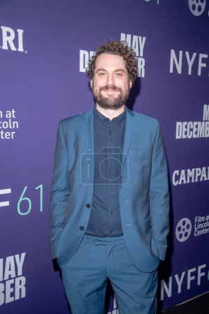 Foto de 29 de septiembre de 2023 - Nueva York, Estados Unidos: Alex Mechanik asiste a la alfombra roja durante el 61º Festival de Cine de Nueva York en Alice Tully Hall, Lincoln Center. - Imagen libre de derechos