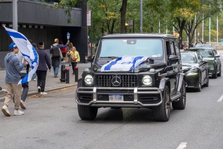 Photo for Pro-Israel Rally Held At New York City After Hamas Attack. October 8, 2023, New York, New York, USA: A car adorn with Israeli flag drives by at a pro-Israel rally outside the U.N. while the Security Council meets to discuss the conflict - Royalty Free Image