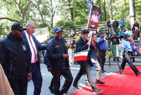 Foto de Alcalde de Nueva York, Adams en Columbus Day Parade en Nueva York. 9 de octubre de 2023, Nueva York, Estados Unidos: Desfile del Día de Colón se lleva a cabo hacia el norte en la 5ª Avenida, entre las calles 42 y 72, Nueva York Con la presencia del alcalde de la ciudad de Nueva York, Eric Adams - Imagen libre de derechos