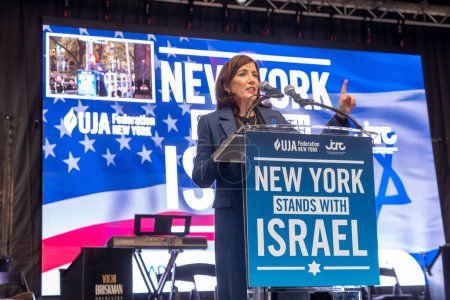 Photo for Rally And Vigil Held In New York City To Stand With Israel After Hamas Attack. October 10, 2023, New York, New York, USA: New York State Governor Kathy Hochul speaks at a New York Stands With Israel vigil and rally on October 10, 2023 - Royalty Free Image