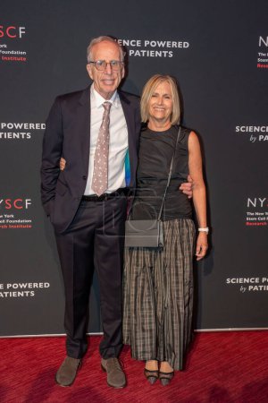 Photo for New York Stem Cell Foundation's 2023 Gala. October 10, 2023, New York, New York, USA: Jerry Zucker and Janet Zucker attend the New York Stem Cell Foundation (NYSCF) Gala and  Science Fair at Jazz at Lincoln Center on October 10, 2023 - Royalty Free Image