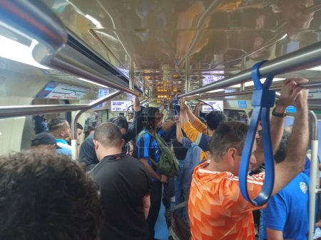 Foto de SAO PAULO (SP), Brasil 12 / 10 / 2023 - Vista de la estación de Sta Cruz en la línea azul del metro 1, que está paralizada debido a problemas y obstrucciones en la carretera. Toda la operación es con intervalos prolongados y un período indefinido. - Imagen libre de derechos
