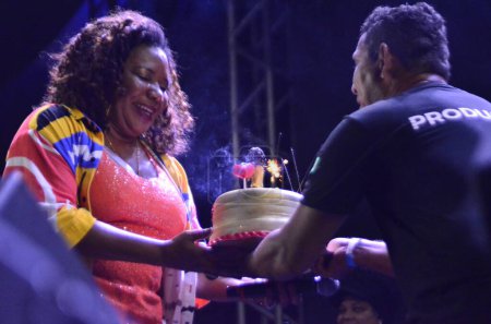 Téléchargez les photos : NATAL (RN), Brésil 14 / 10 / 2022 - La chanteuse de Bahia et ministre de la Culture du Brésil, Margareth Menezes, a participé au 25e anniversaire du festival MADA (Musica Alimento da Alma) à Natal RN. - en image libre de droit