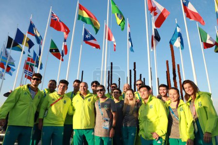 Foto de SANTIAGO (CHILE) - Atletas de la delegación brasileña durante la ceremonia de bienvenida a las delegaciones de los países que participarán en los Juegos Panamericanos 2023 en la Aldea de los Atletas - Imagen libre de derechos