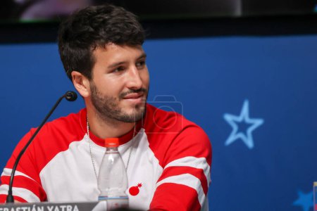 Photo for SANTIAGO (Chile), 10/19/2023 - Colombian Sebastian Yatra, star of the opening ceremony of the 2023 Pan American Games, together with Neven Ilic - President of the Pan American Sports Organization - Royalty Free Image