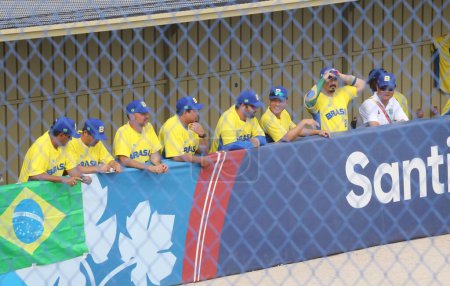 Téléchargez les photos : Baseball Entre le Brésil et le Venezuela. 19 octobre 2023, Santiago, Chili : Le Brésil bat le Venezuela 3-1 dans le match de baseball au stade Cerrillos lors des Jeux panaméricains de 2023 à Santiago, Chili - en image libre de droit
